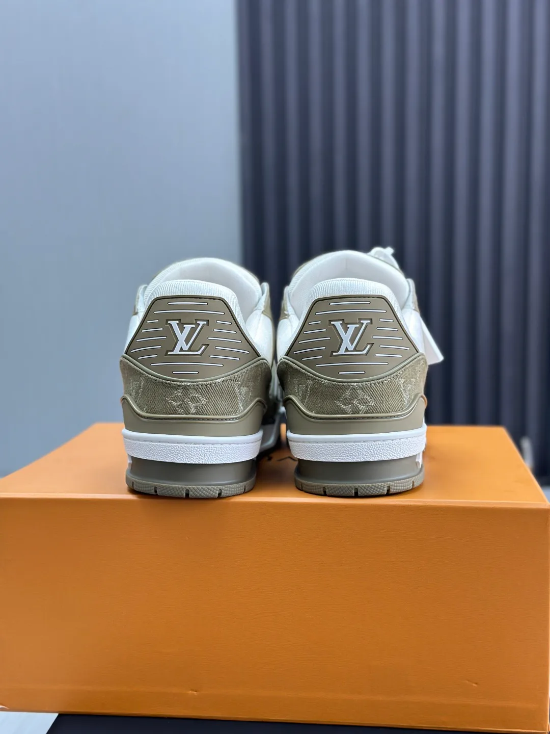 Кроссовки Женские Louis Vuitton 153026