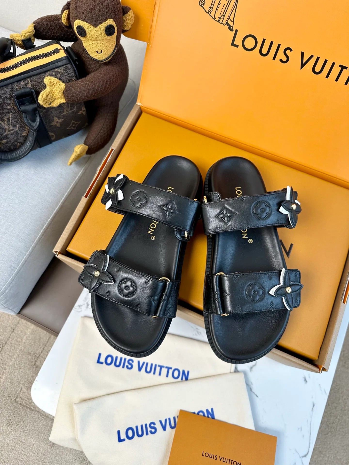 Шлепанцы Женские Louis Vuitton 23241