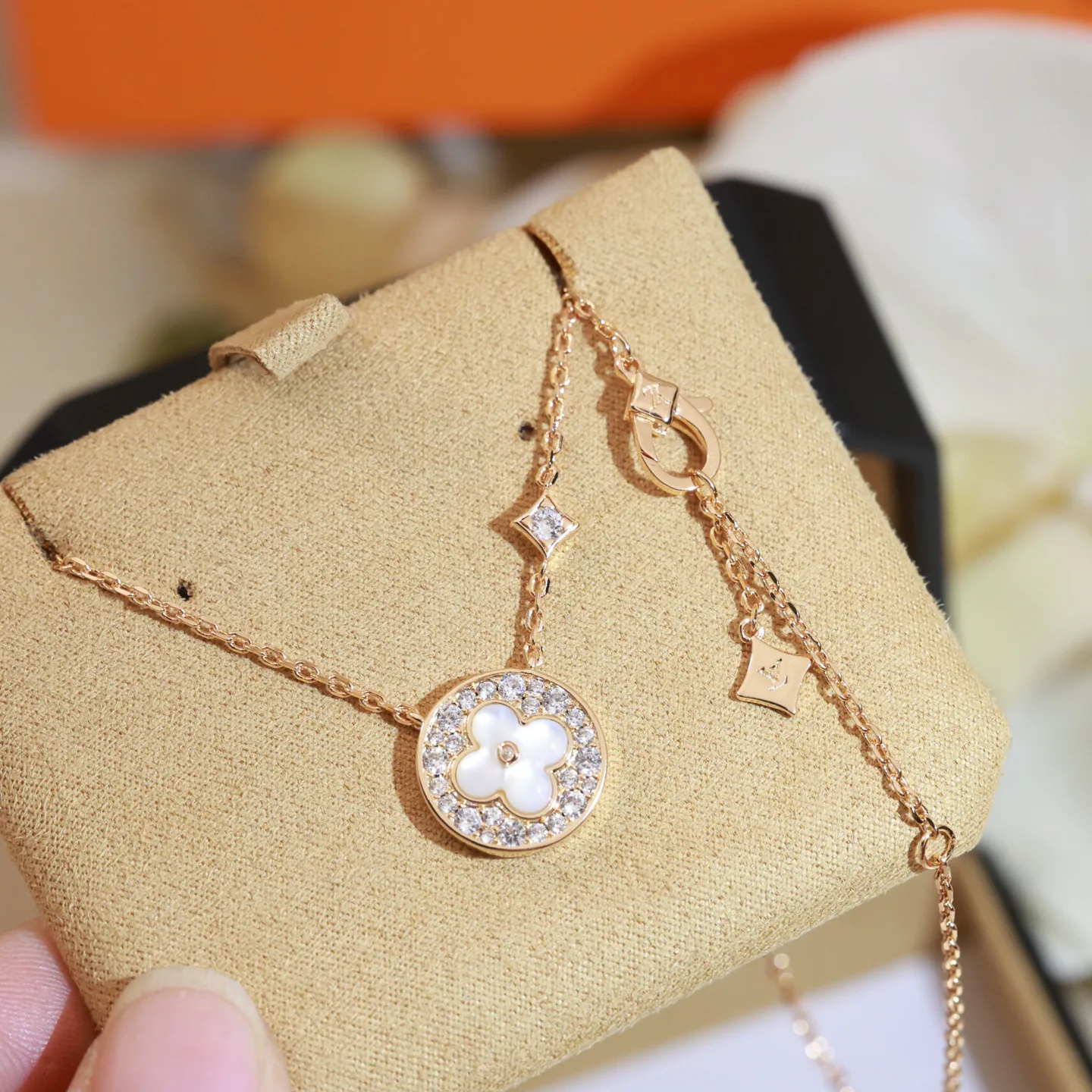 Бижутерия Louis Vuitton 17420536