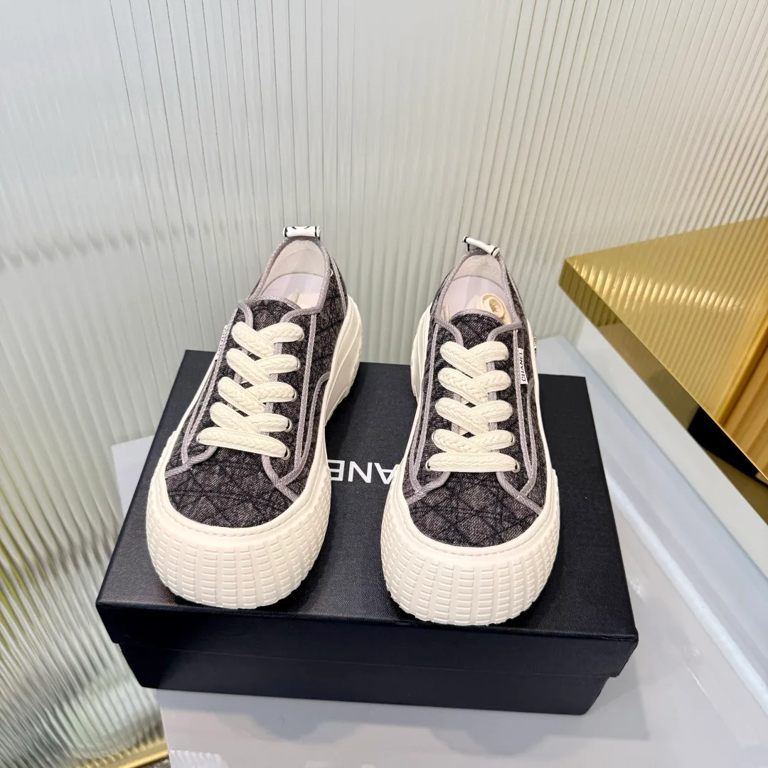 Кроссовки Женские Chanel 18366988
