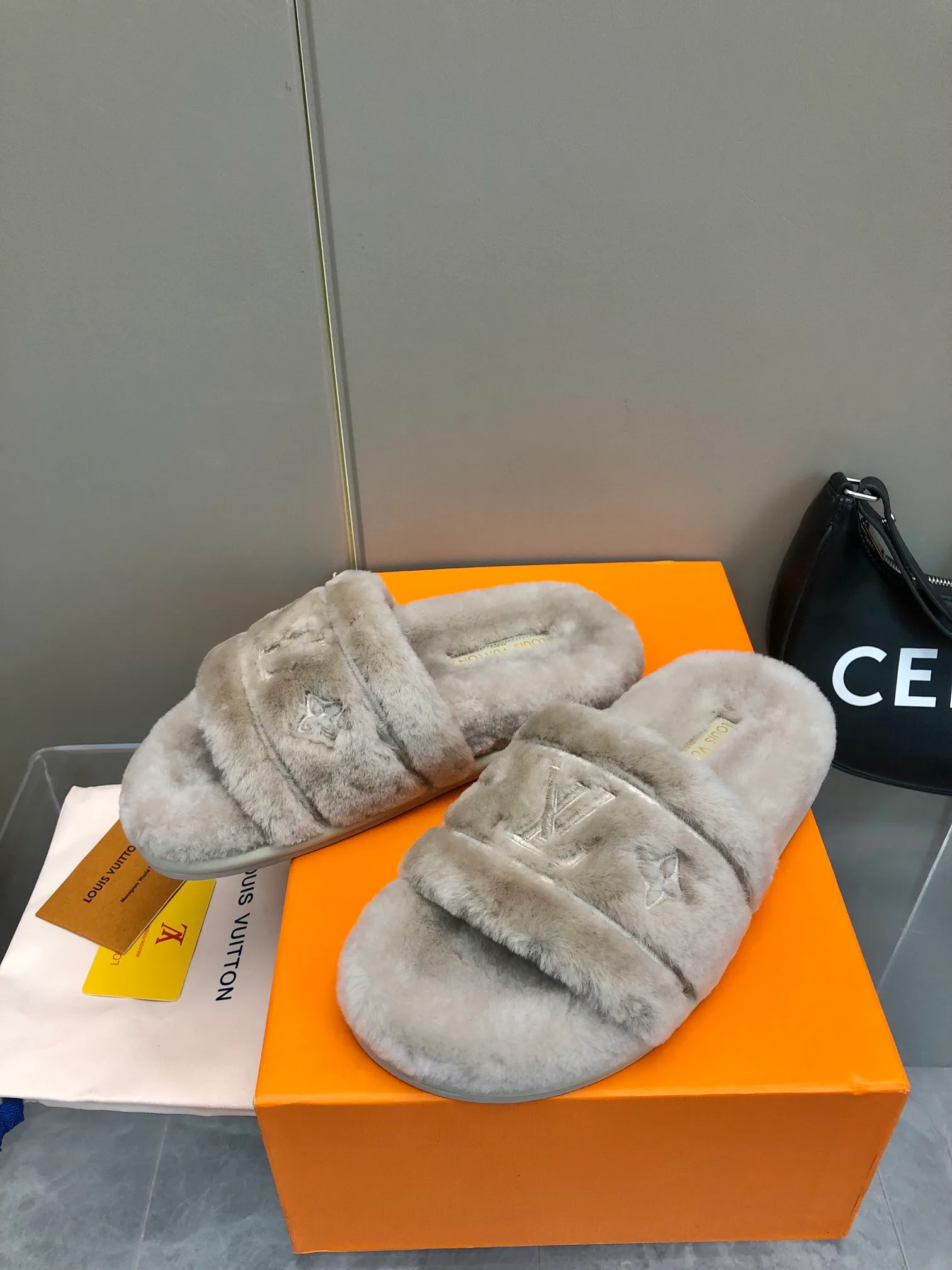 Тапочки Женские Louis Vuitton 19767273