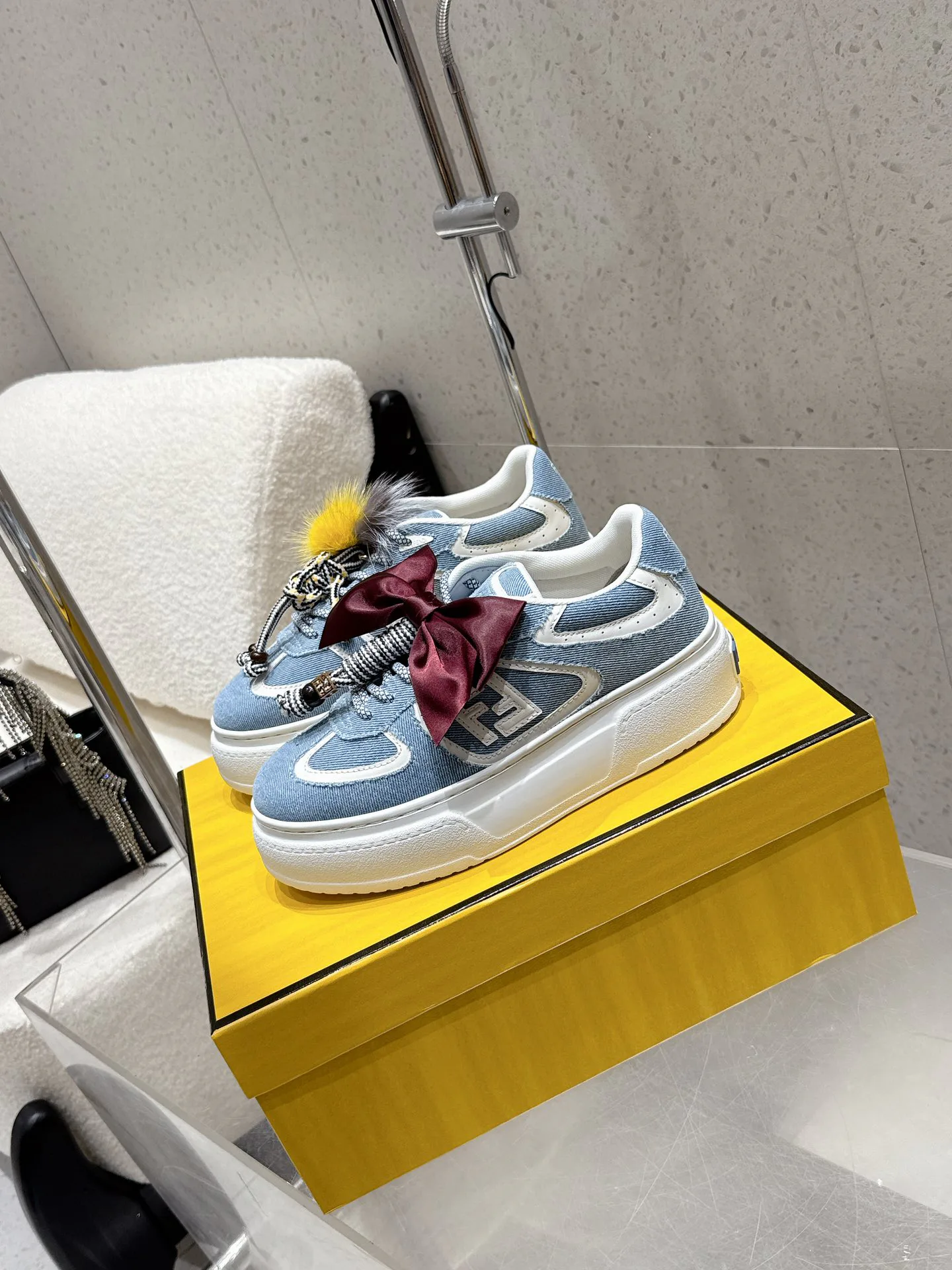 Кроссовки Женские Fendi 13078806
