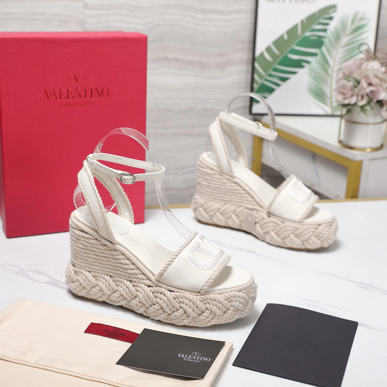Босоножки Женские Valentino 17371716