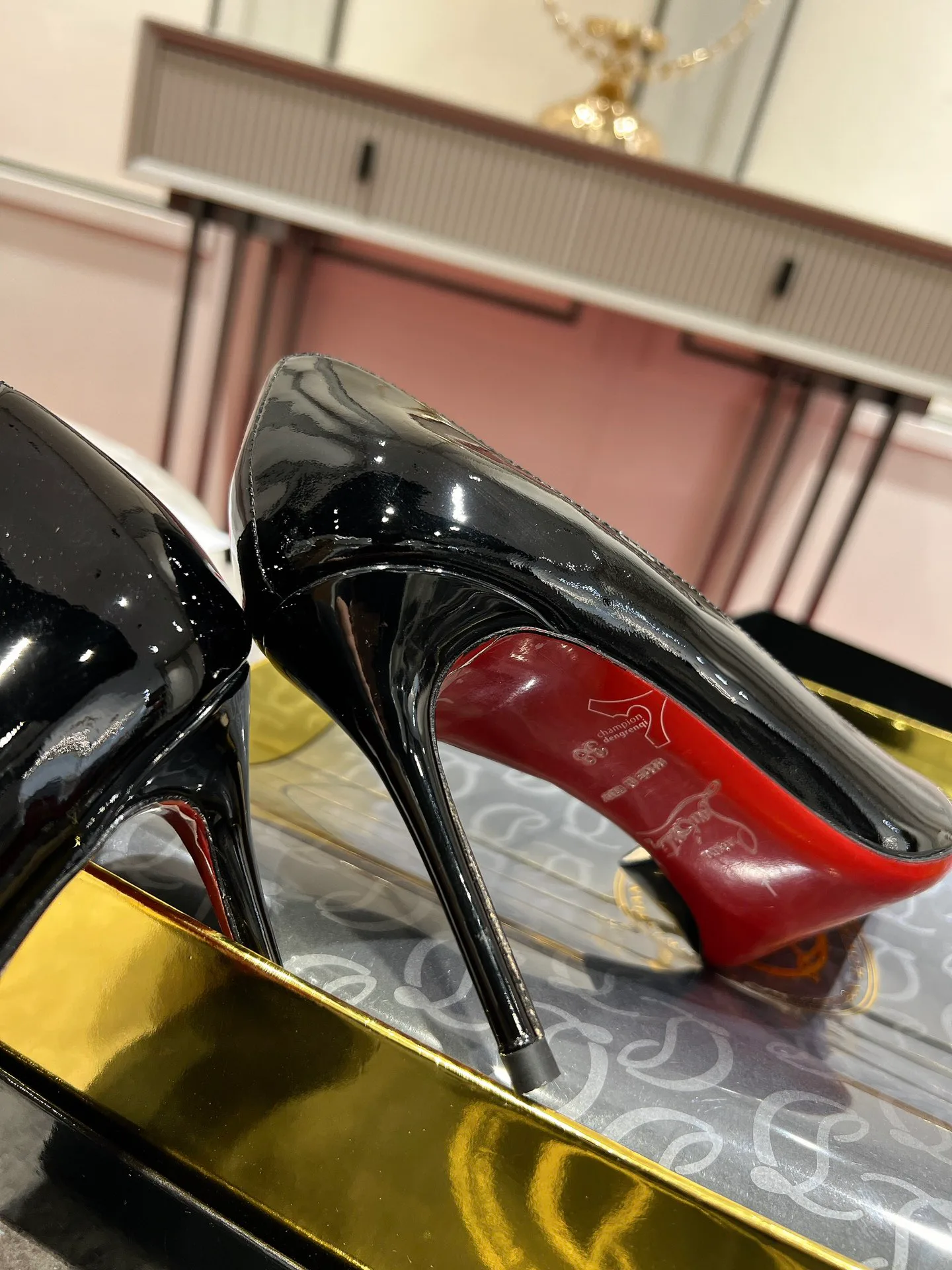 Туфли Женские Christian Louboutin 21628