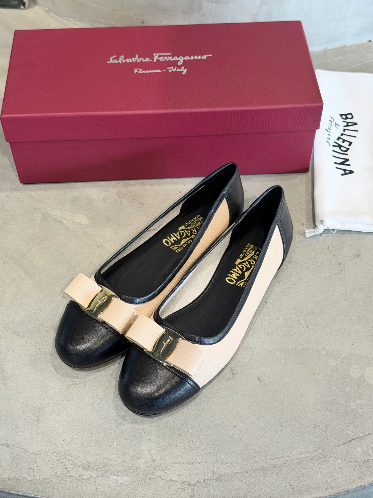 Балетки Женские Salvatore Ferragamo 11703586