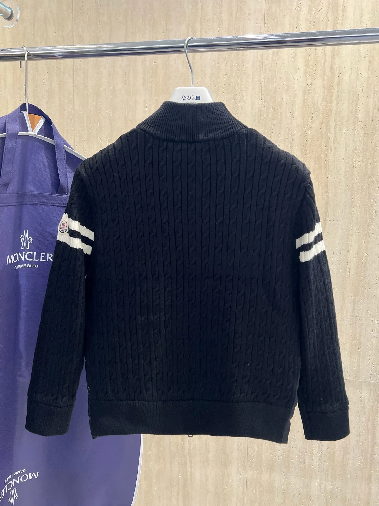 Куртки И Пуховики Женские Moncler 18723387