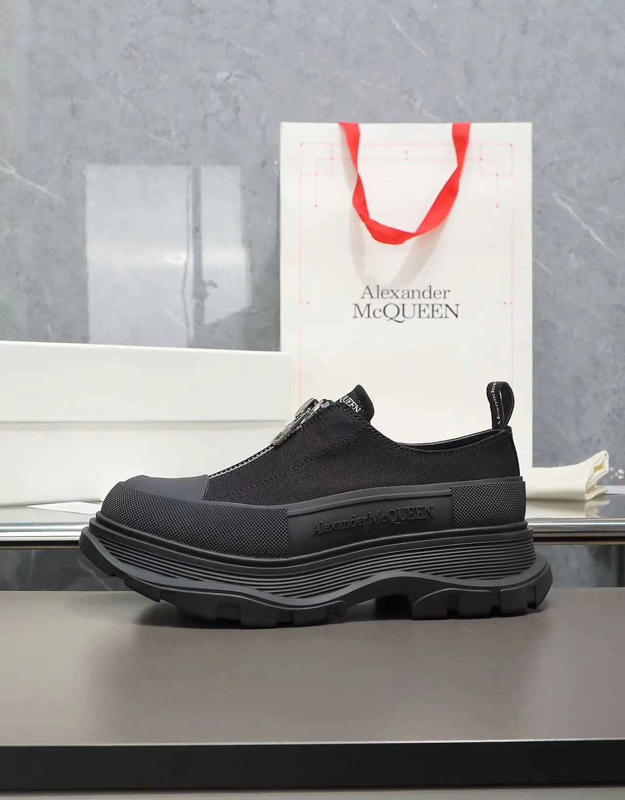 Кроссовки Женские Alexander Mcqueen 18740861