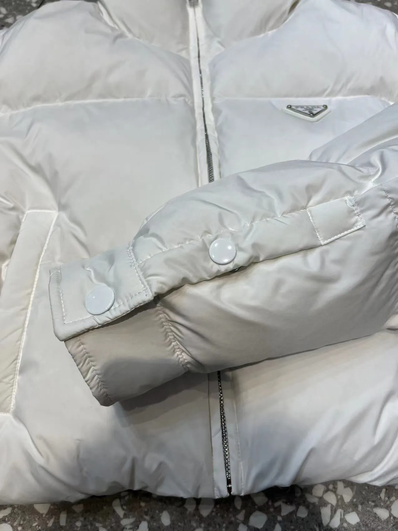 Куртки И Пуховики Женские Prada 17964491