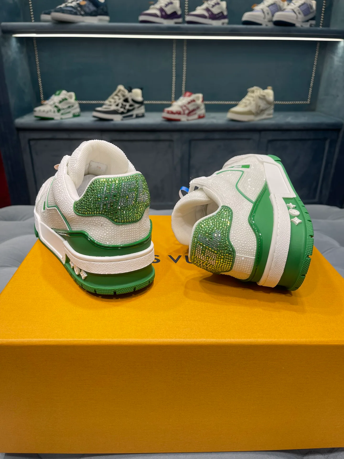 Кроссовки Женские Louis Vuitton 22357