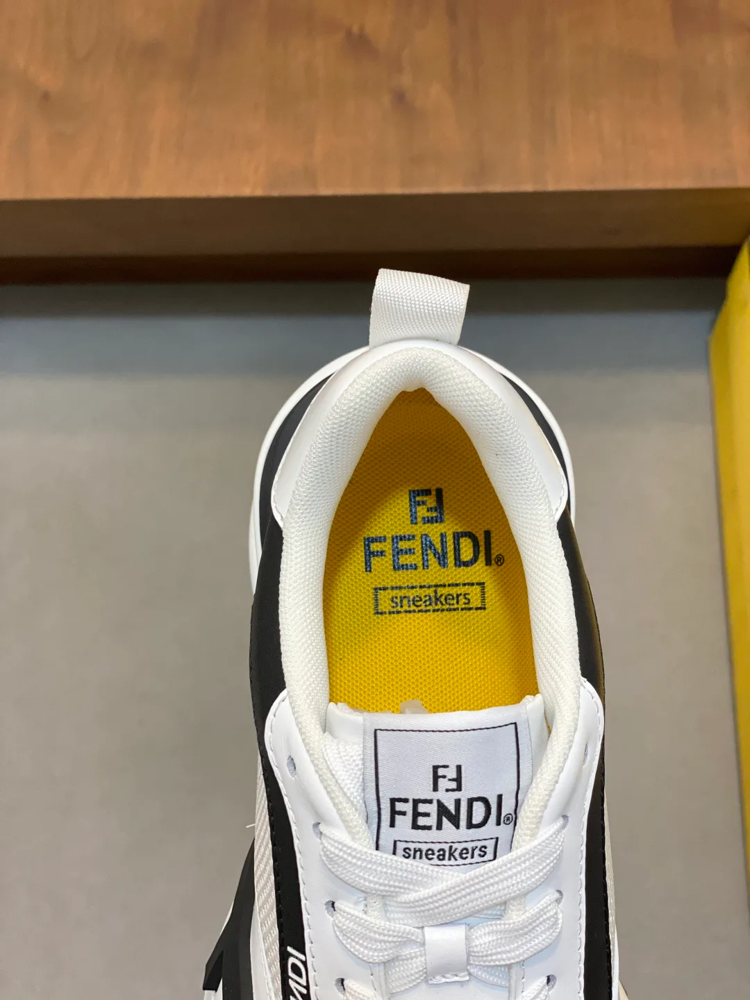 Кроссовки Мужские Fendi 18079022