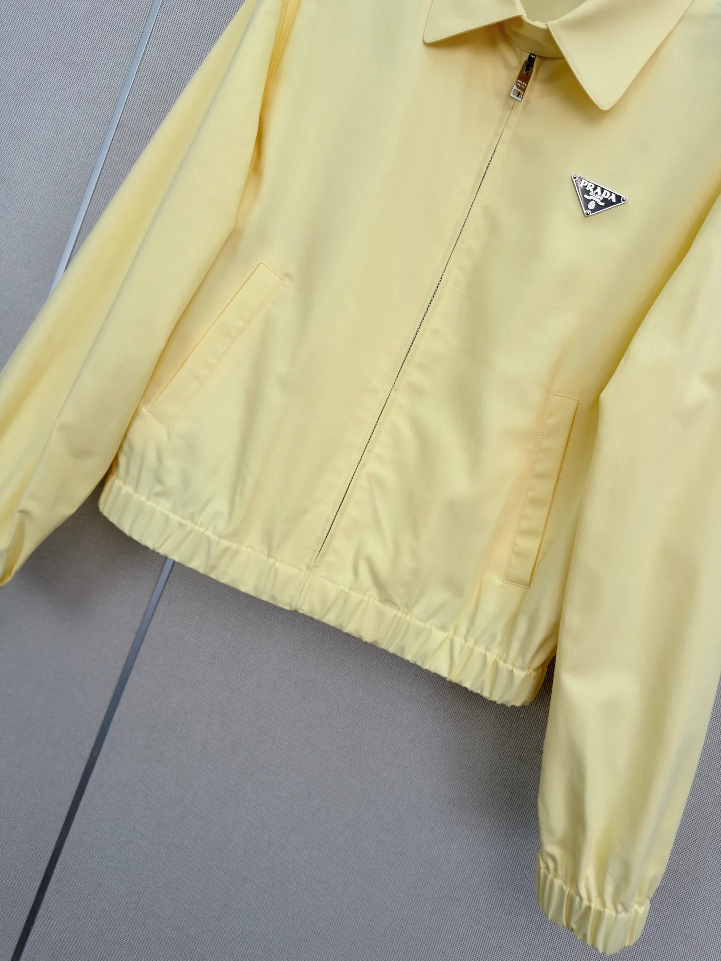 Куртки И Пуховики Женские Prada 18888263