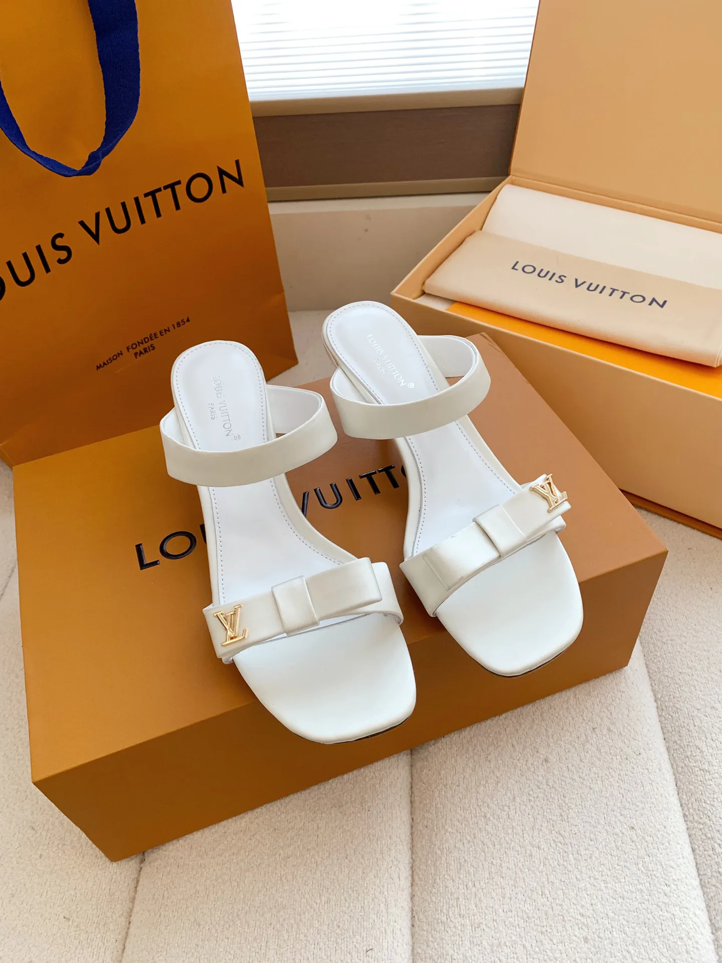Босоножки Женские Louis Vuitton 13084441