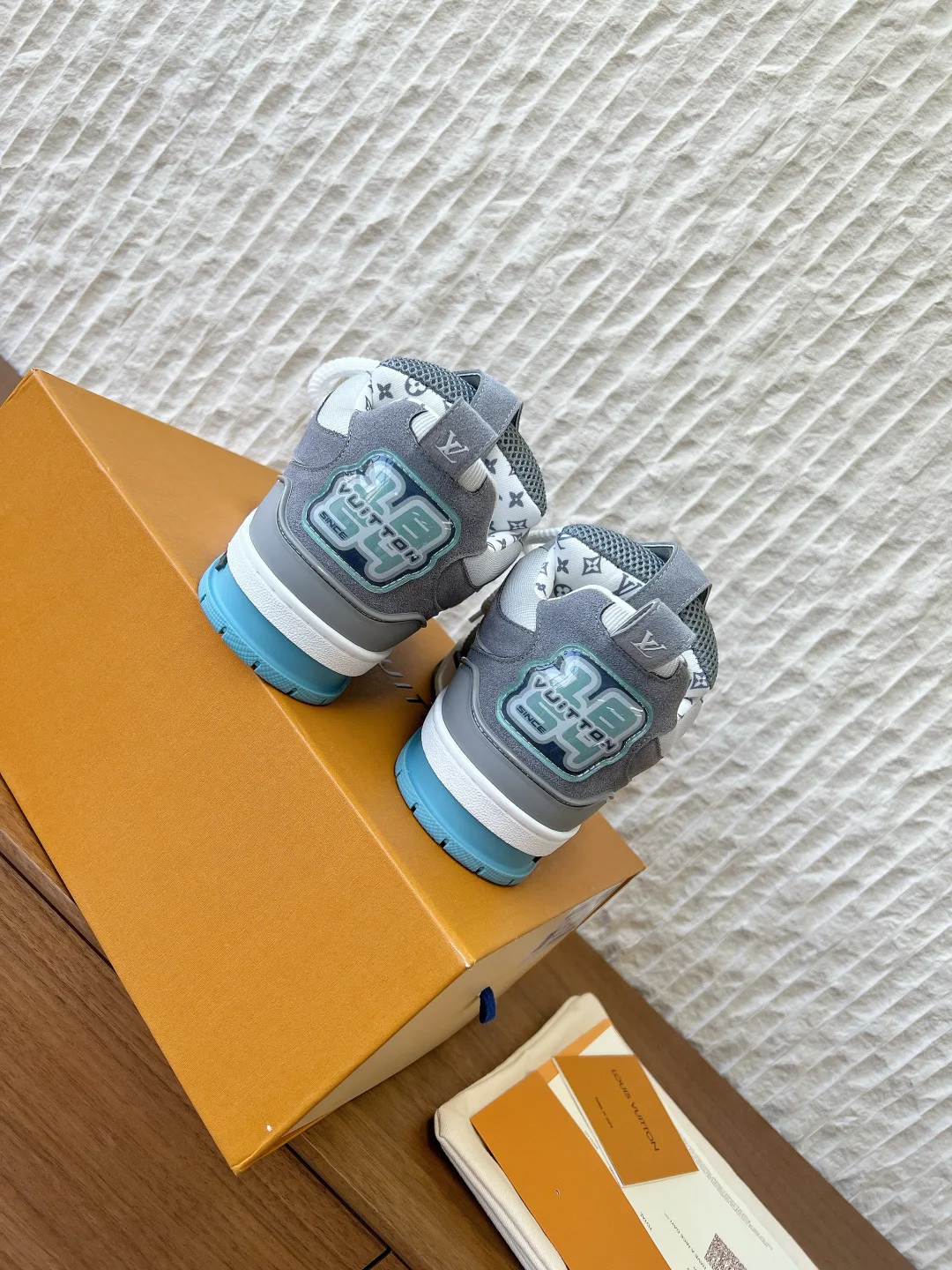 Кроссовки Женские Louis Vuitton 1014749