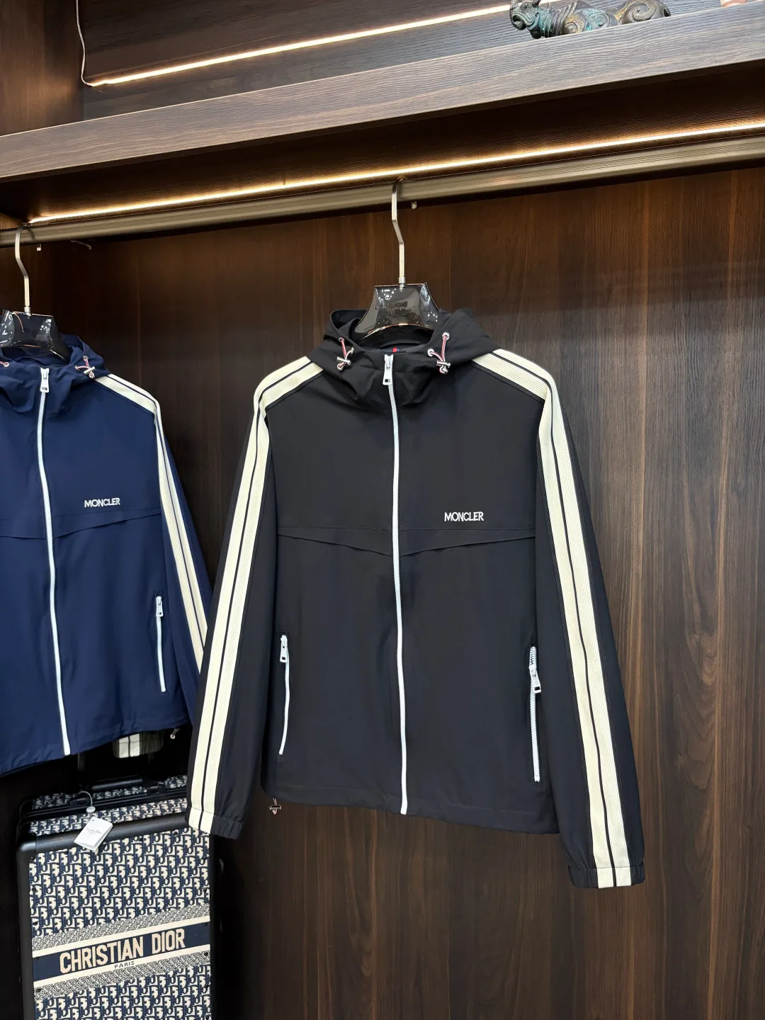 Куртки И Пуховики Женские Moncler 18157358