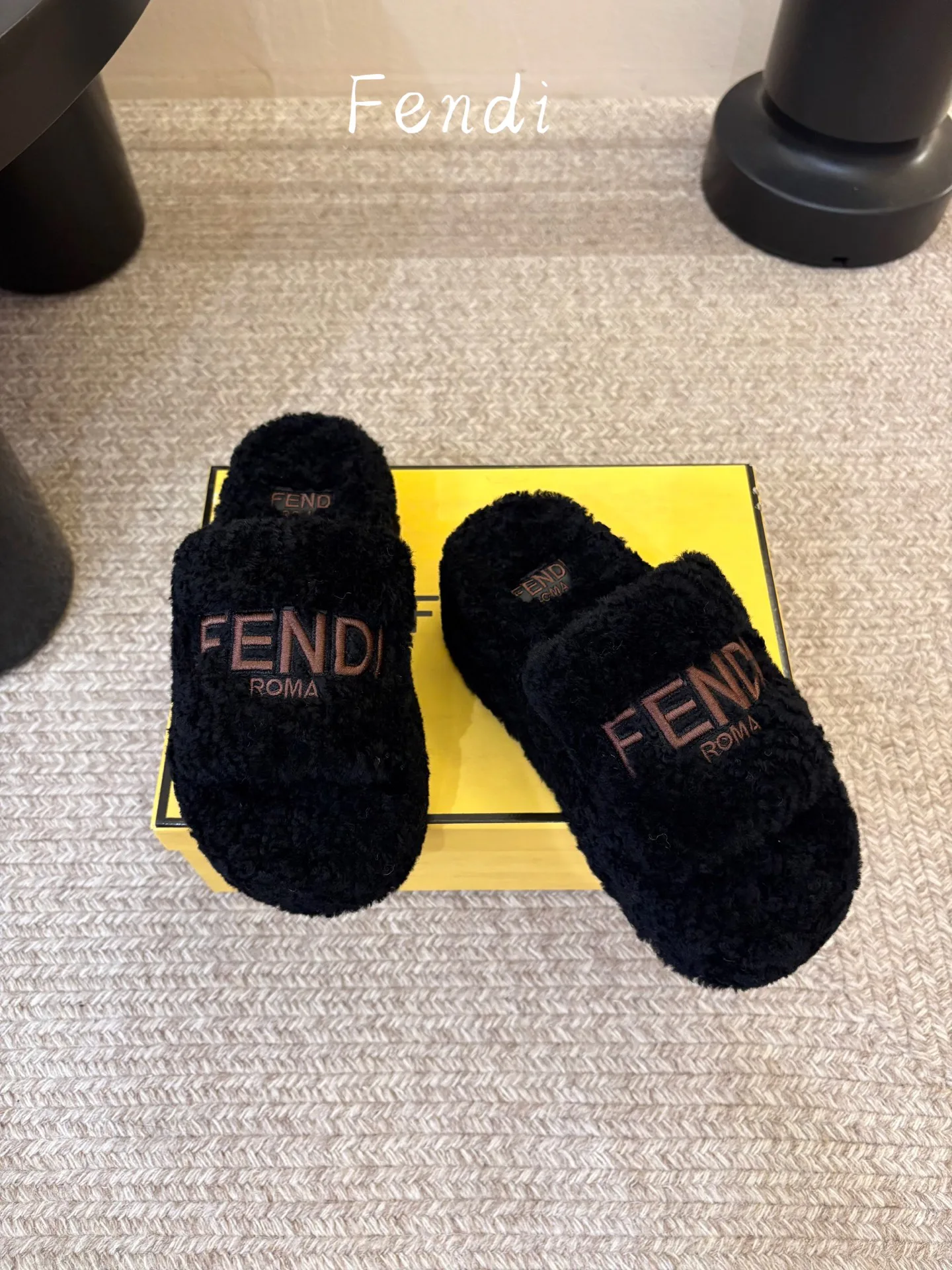 Тапочки Женские Fendi 18132911