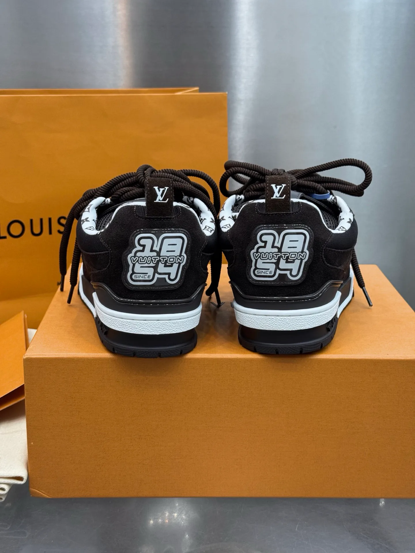 Кроссовки Мужские Louis Vuitton 19073409