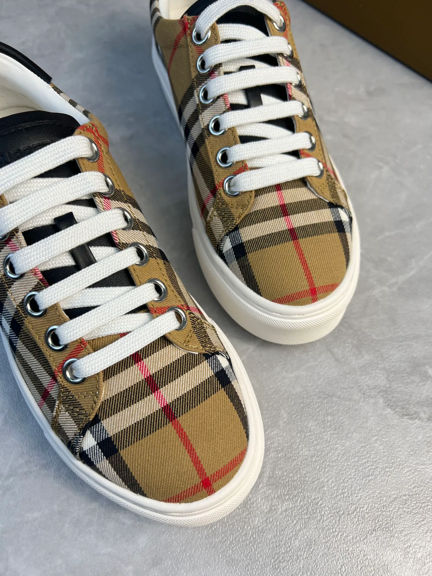Кроссовки Женские Burberry 5911808