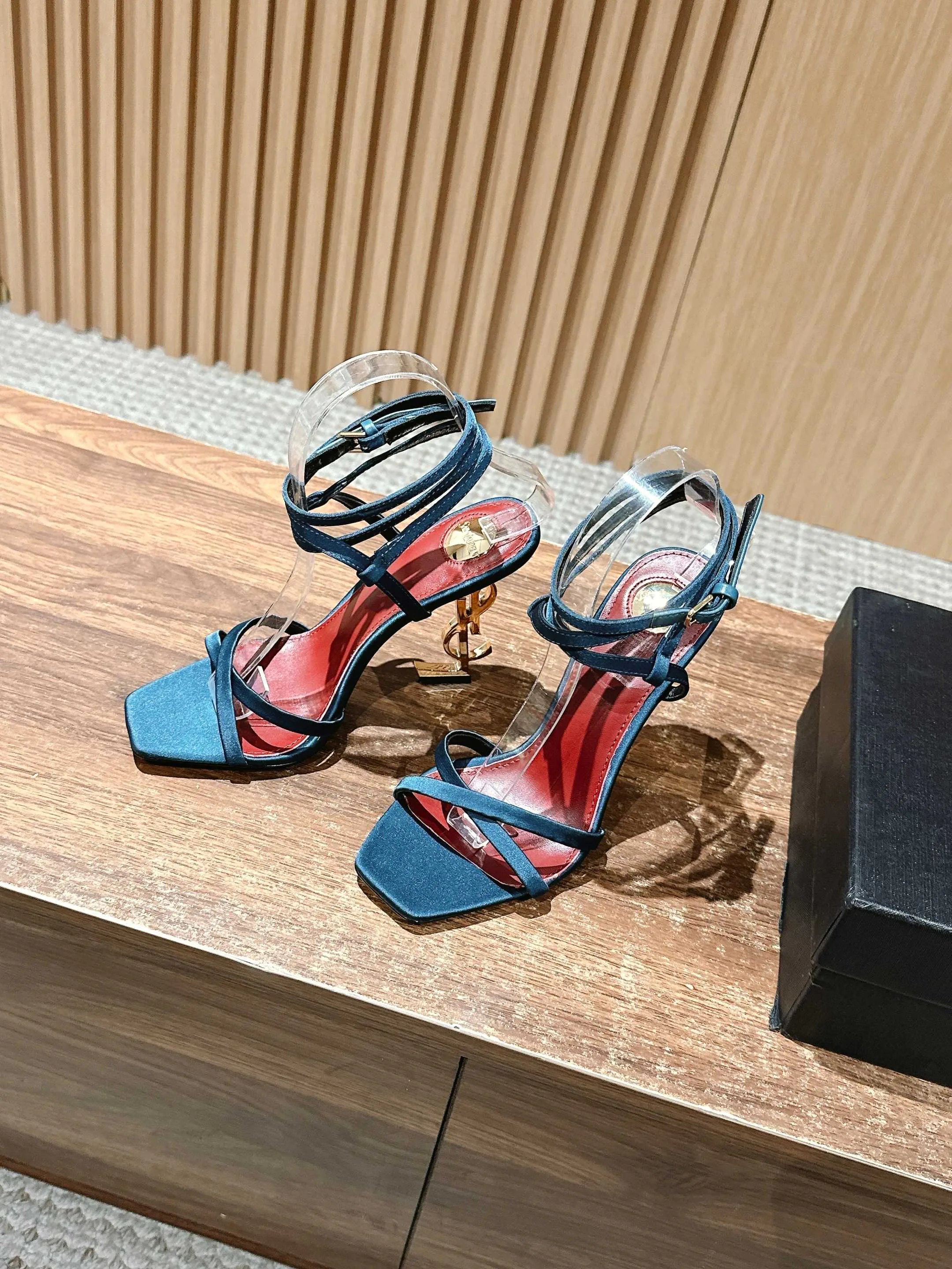 Босоножки Женские Saint Laurent 54905