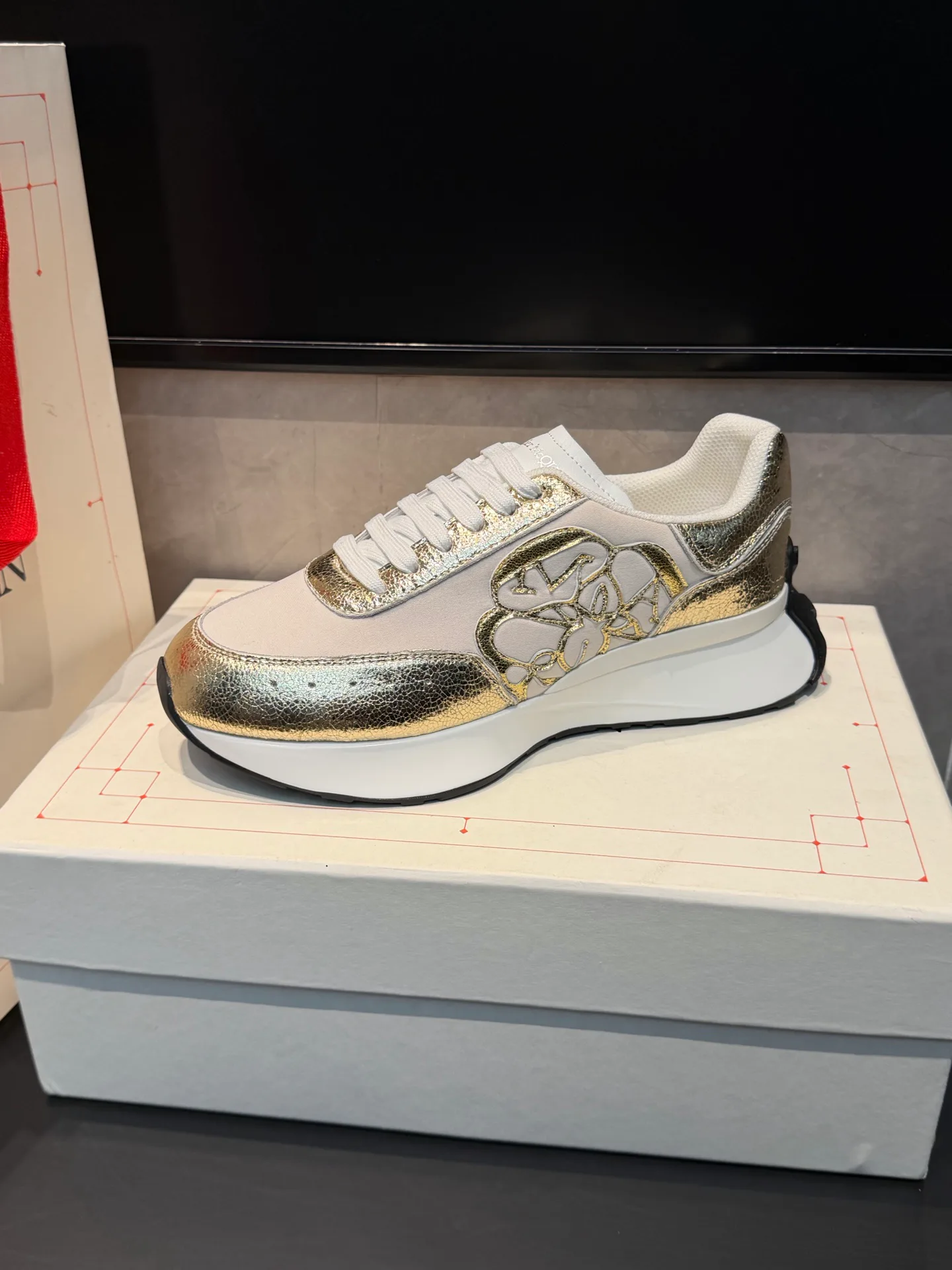 Кроссовки Женские Alexander Mcqueen 18891469