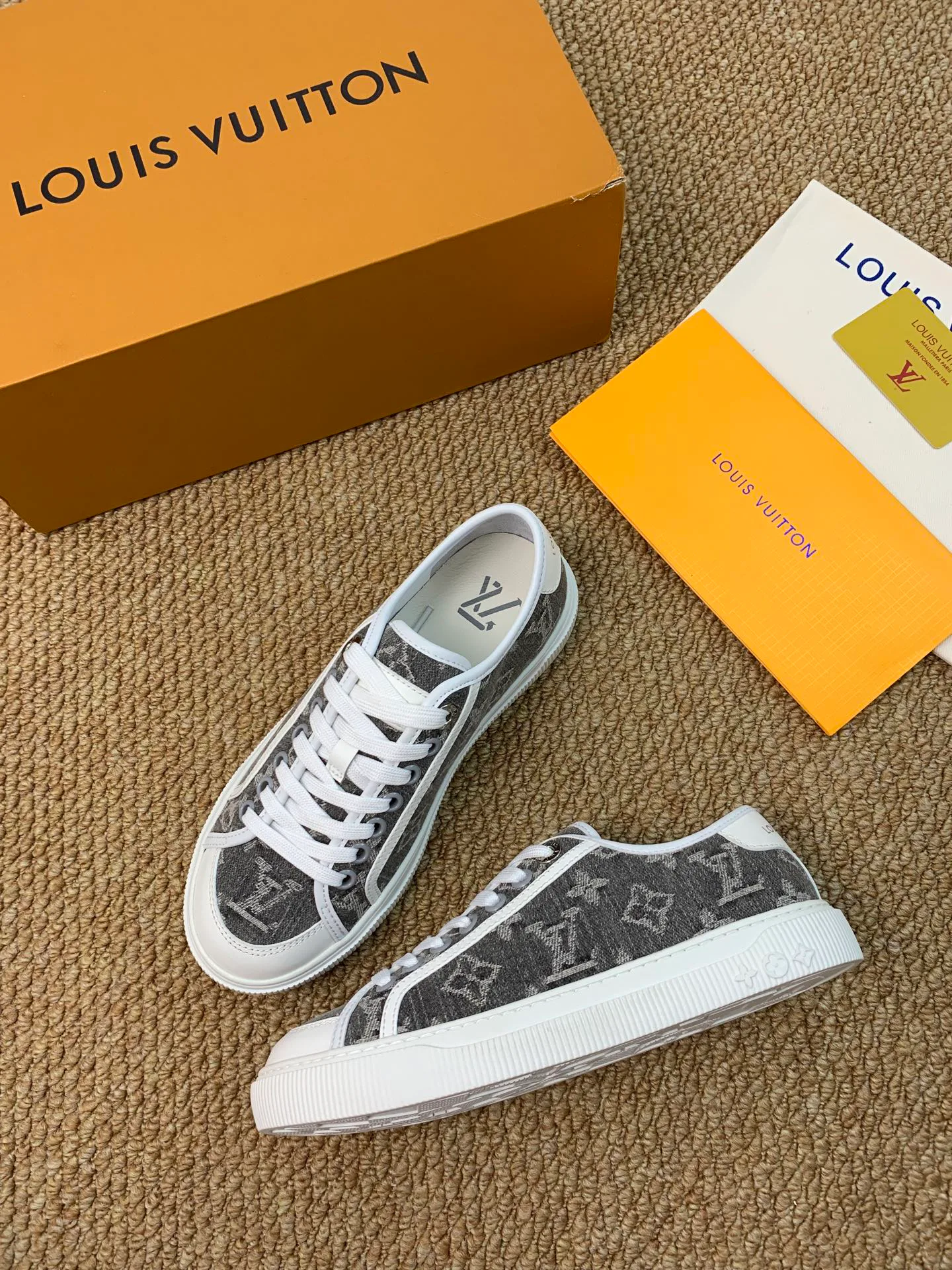 Кроссовки Женские Louis Vuitton 17545204