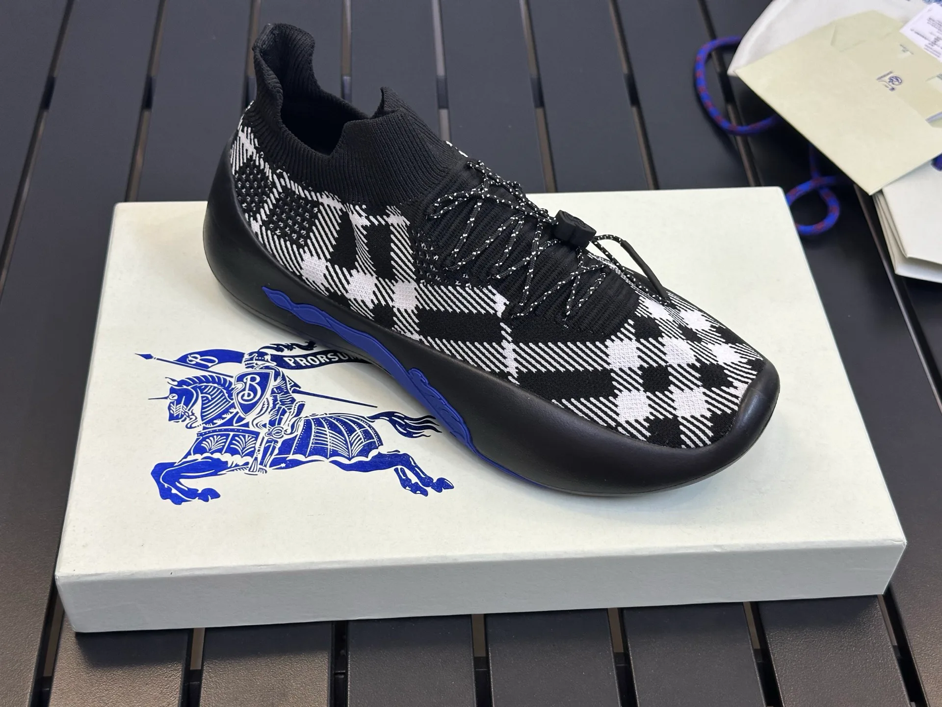Кроссовки Женские Burberry 17420326
