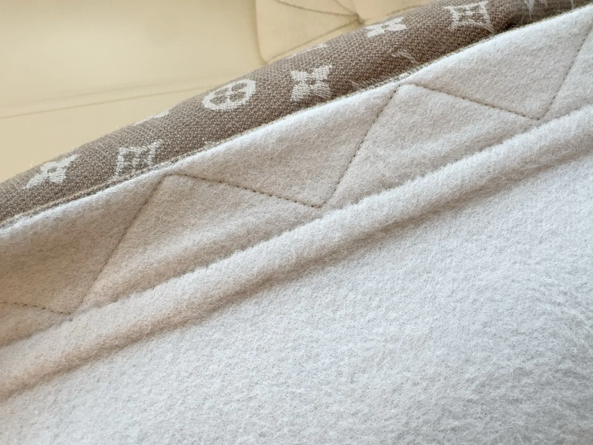 Куртки И Пуховики Женские Louis Vuitton 1164956