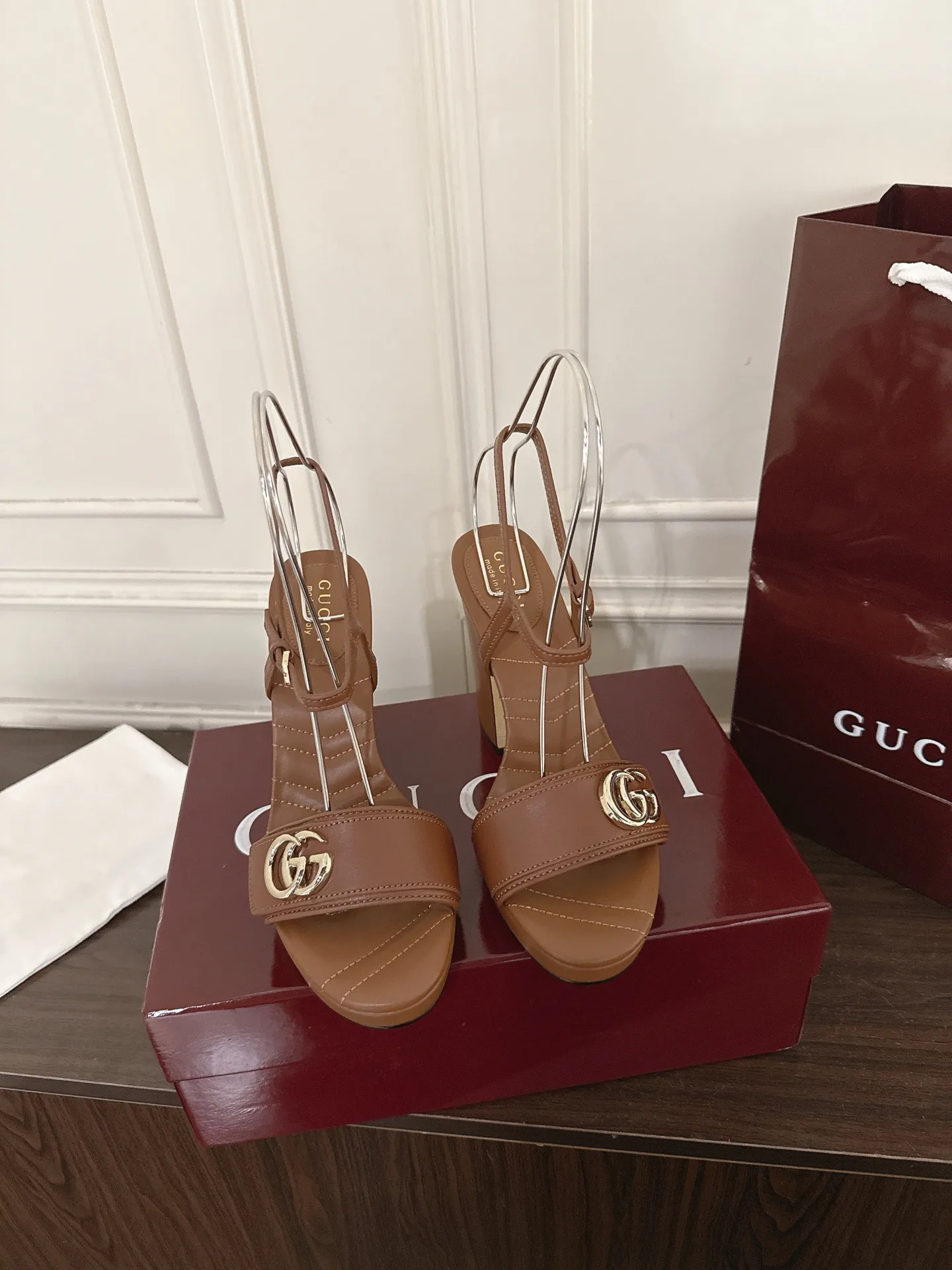 Босоножки Женские Gucci 18725882