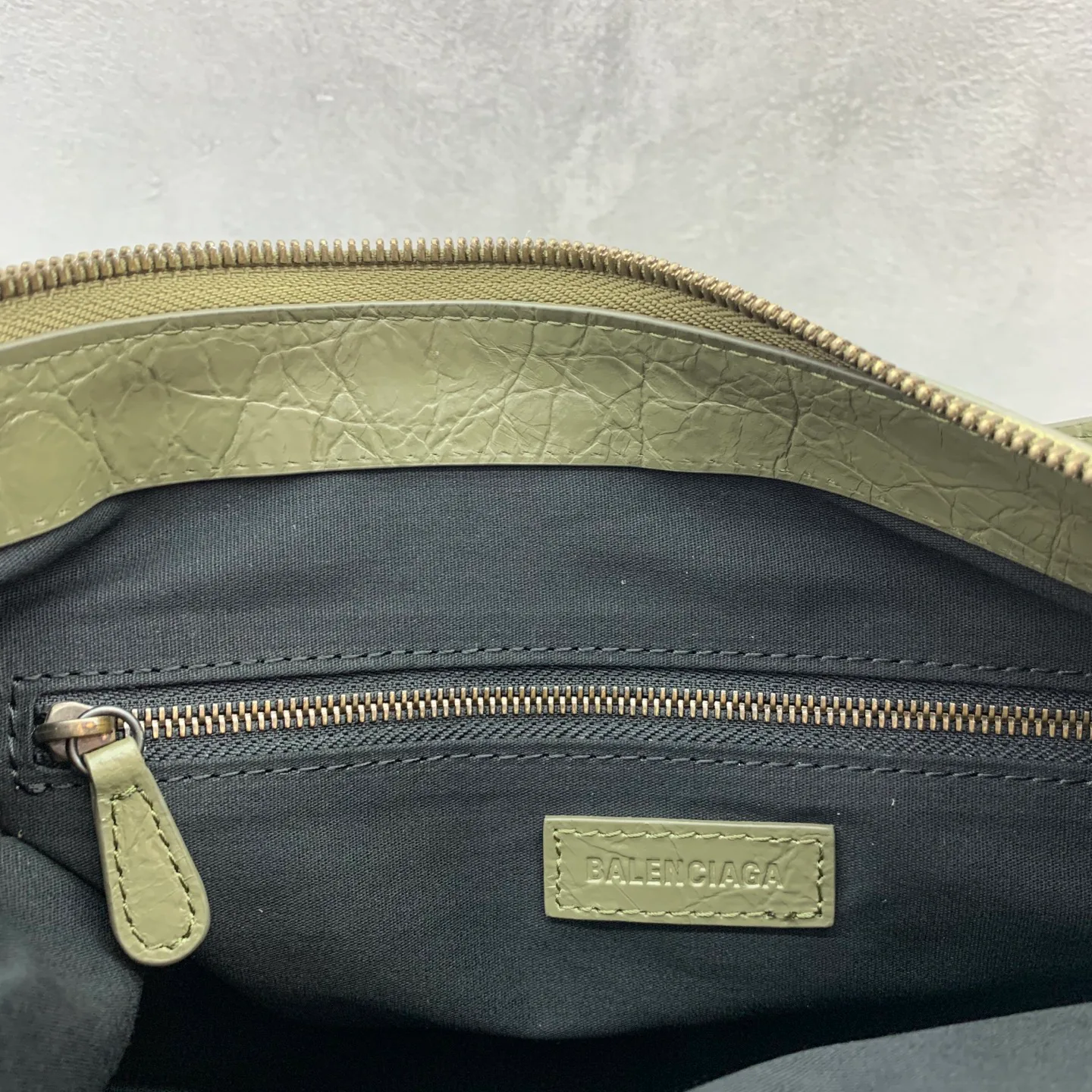Сумки На Ремне Женские Balenciaga 17419146