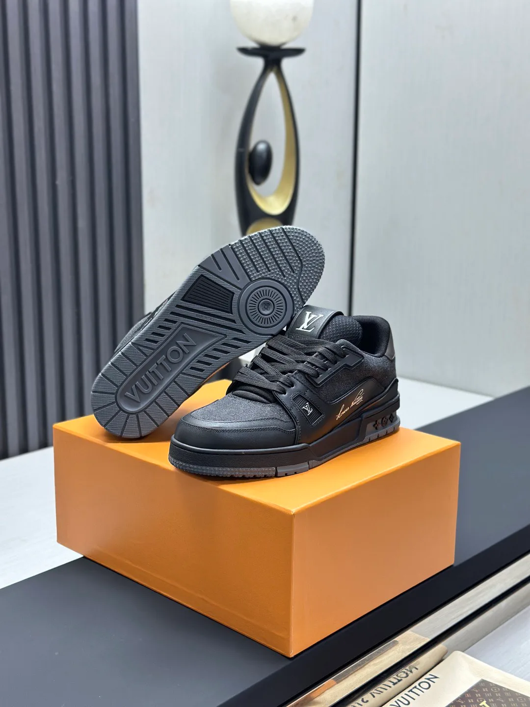Кроссовки Женские Louis Vuitton 1879279