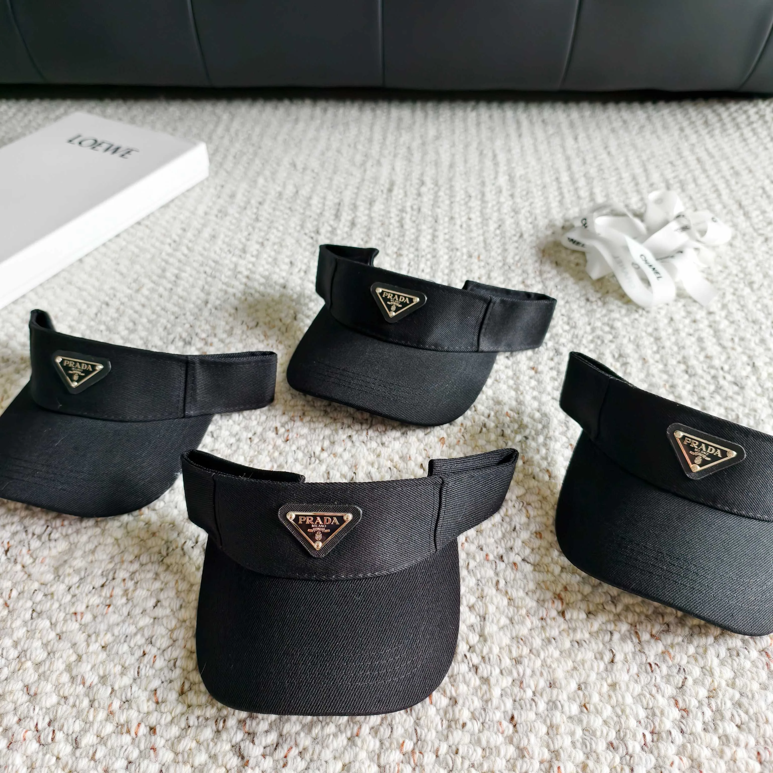 Головные Уборы Prada 17498305