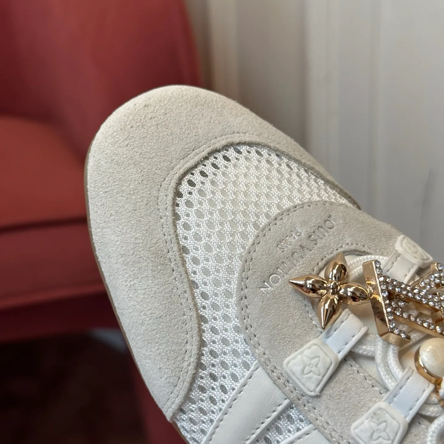 Кроссовки Женские Louis Vuitton 18120470