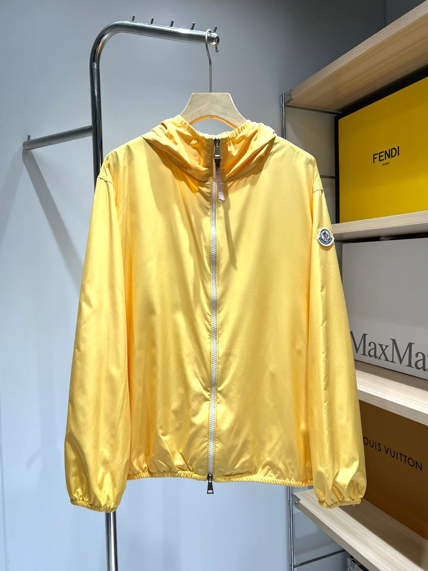 Куртки И Пуховики Женские Moncler 12778574