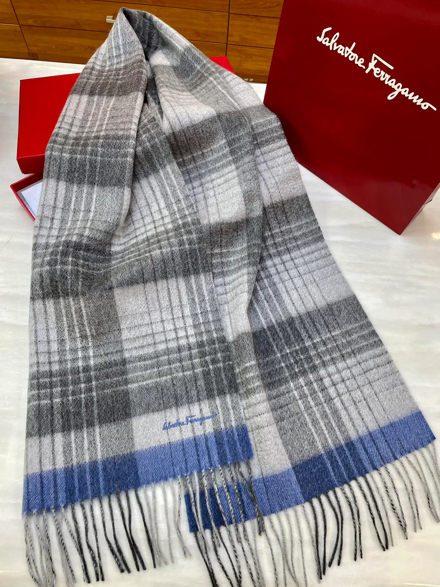Шарфы Salvatore Ferragamo 266392