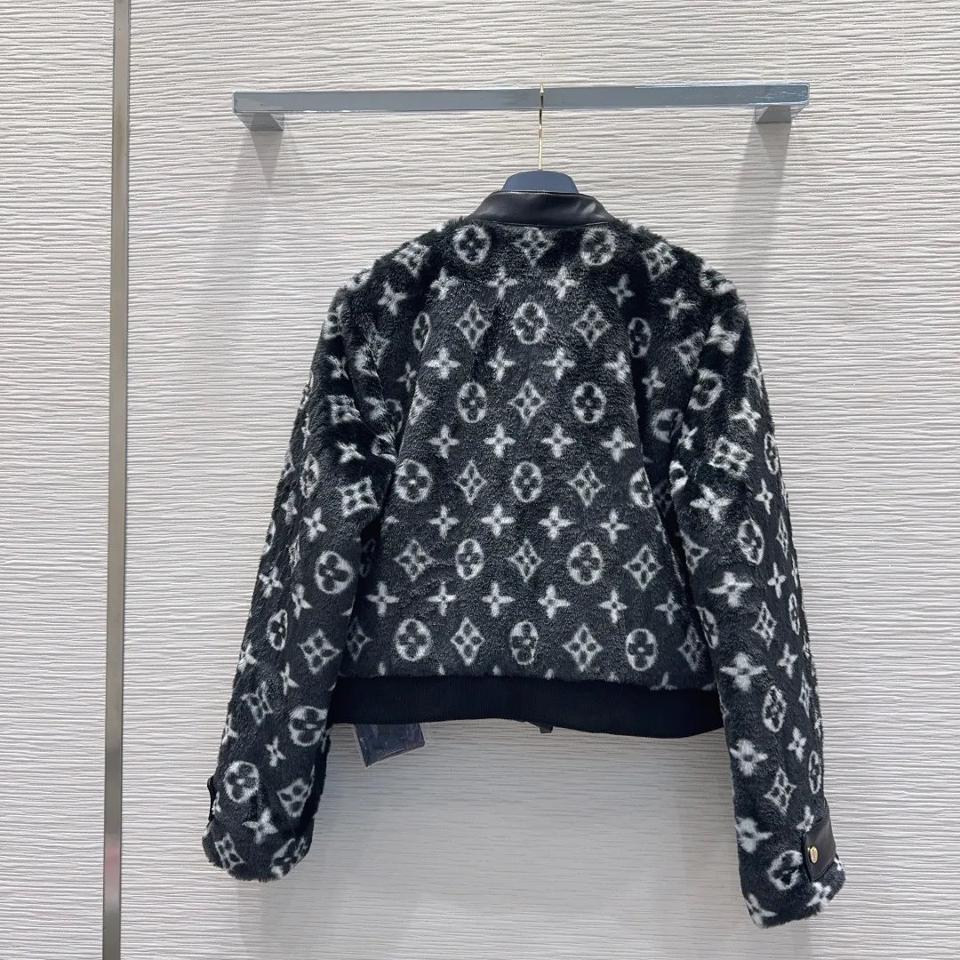 Куртки И Пуховики Женские Louis Vuitton 18623871