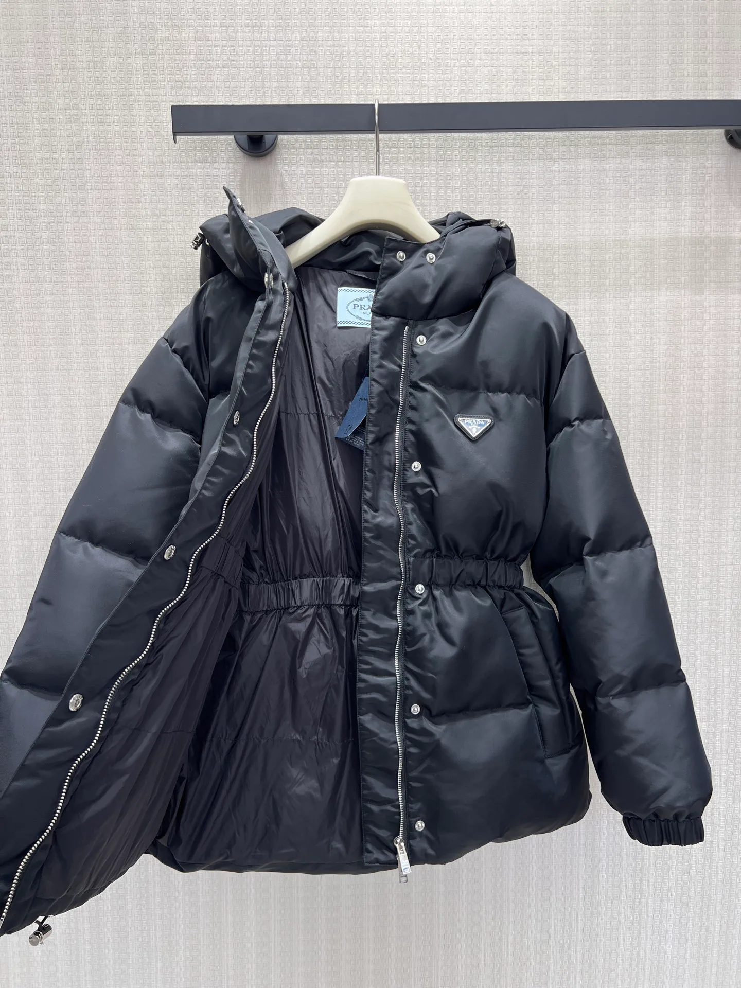 Куртки И Пуховики Женские Prada 18885602