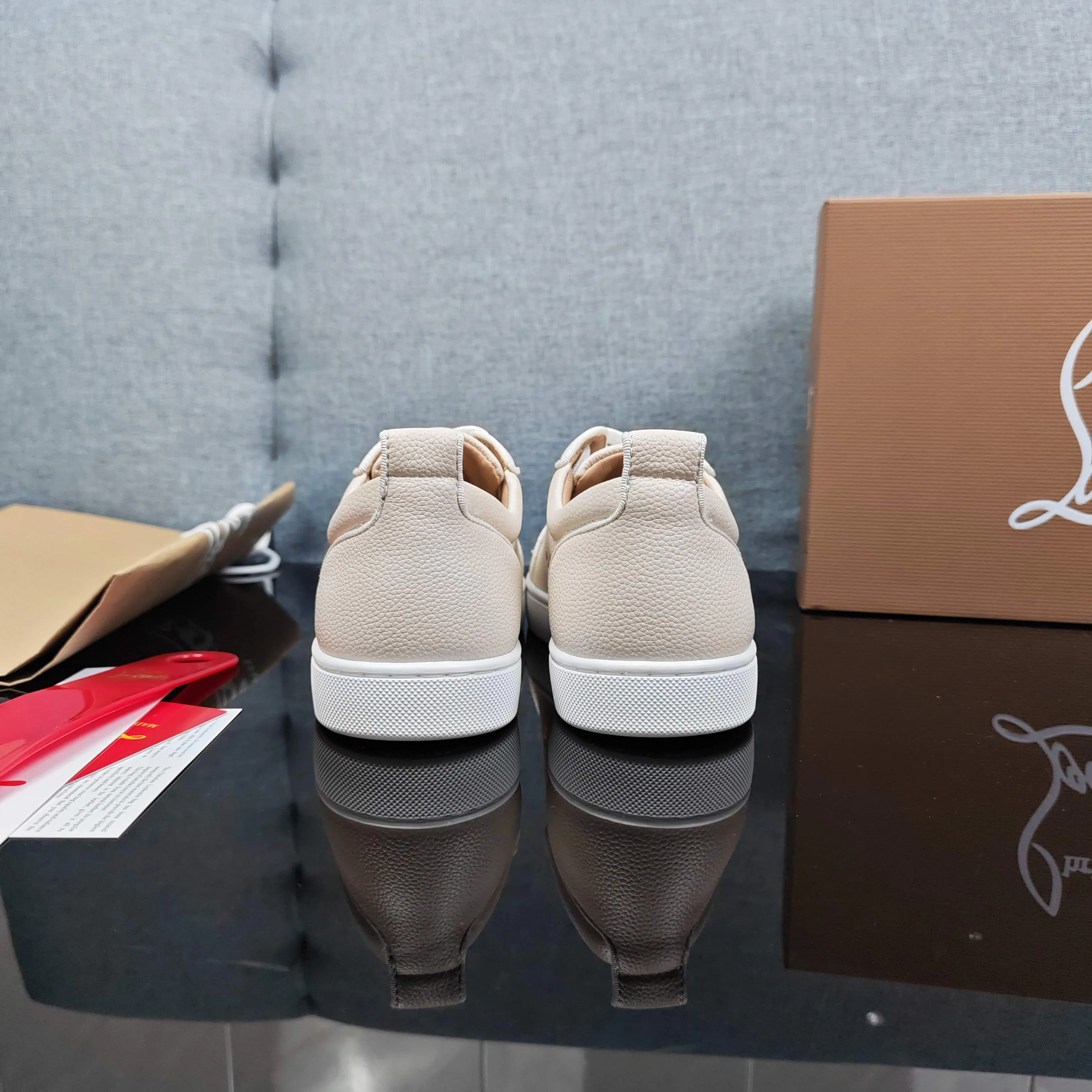 Кроссовки Женские Christian Louboutin 18039695
