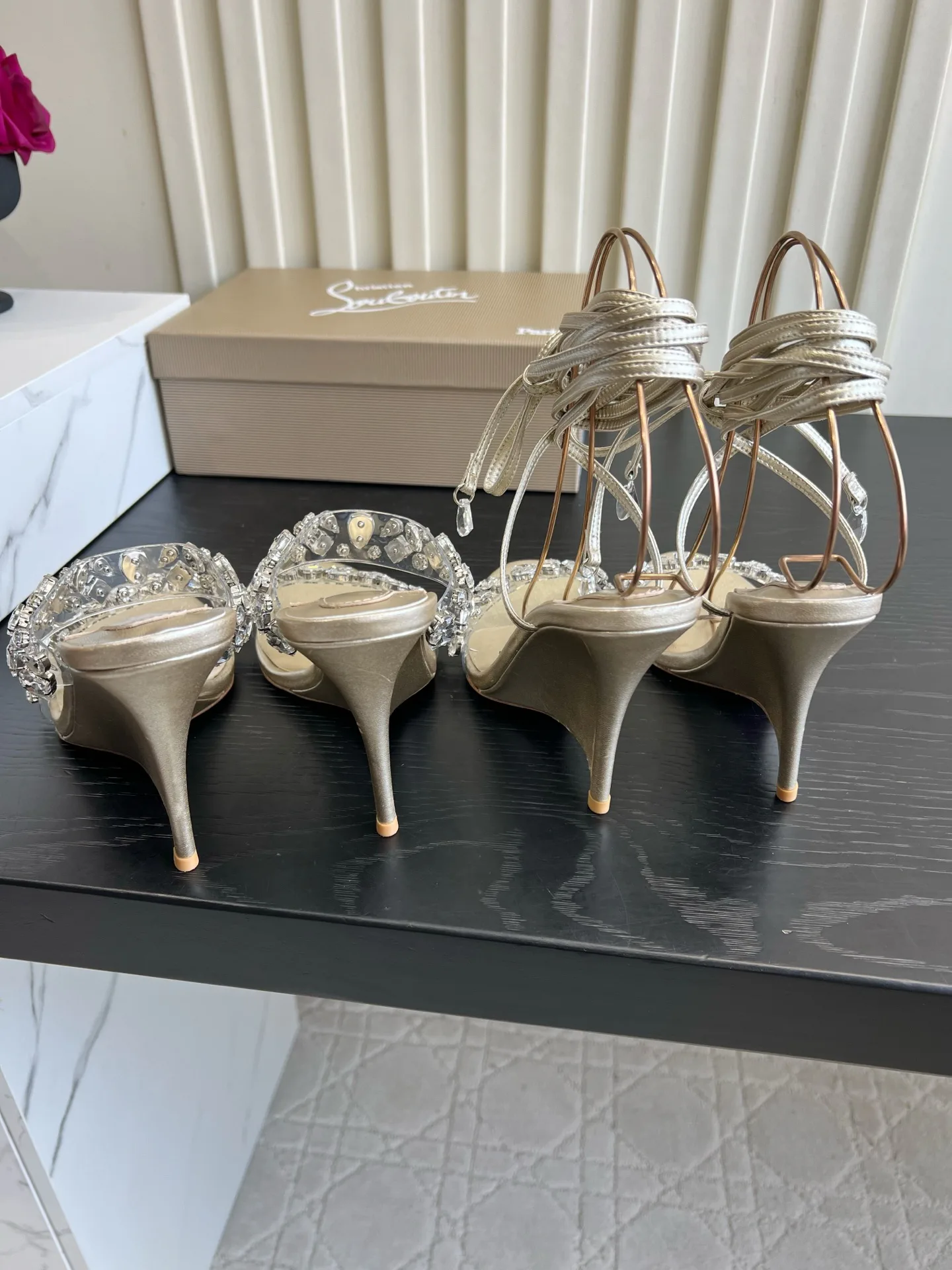 Босоножки Женские Christian Louboutin 18614259