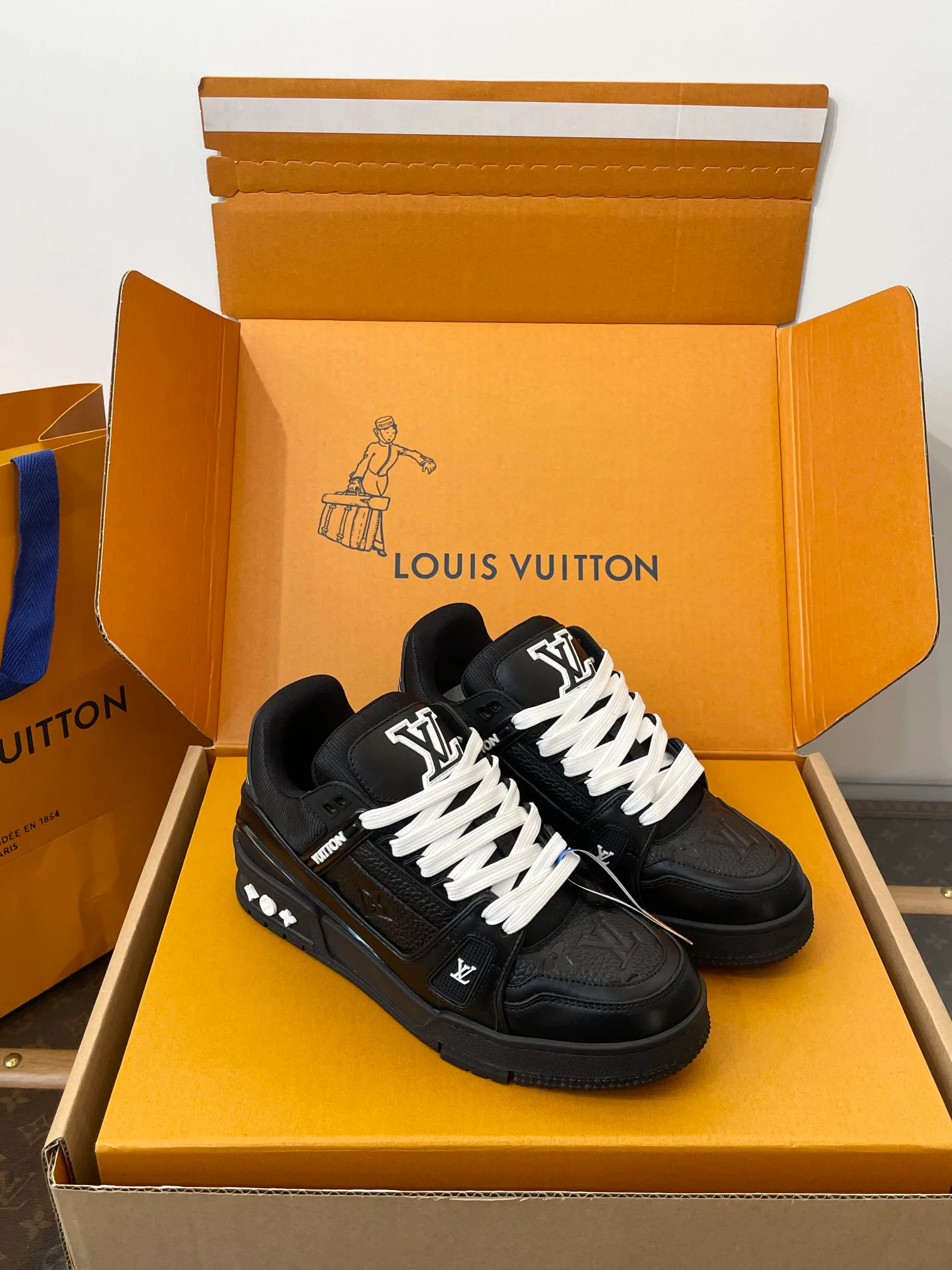 Кроссовки Женские Louis Vuitton 148050