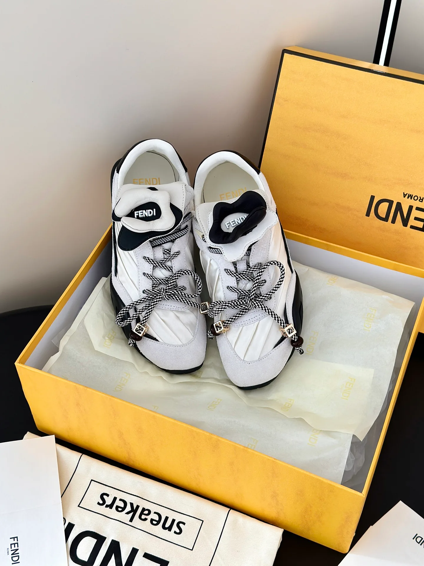 Кроссовки Женские Fendi 11886716