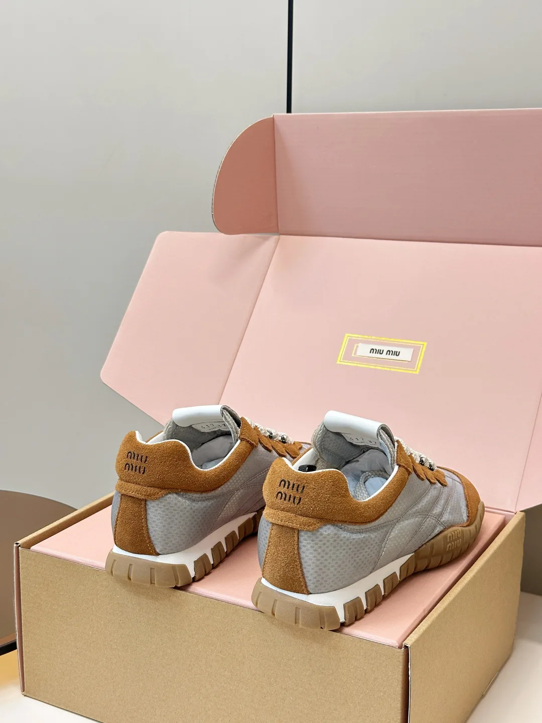 Кроссовки Женские Miu Miu 19032052