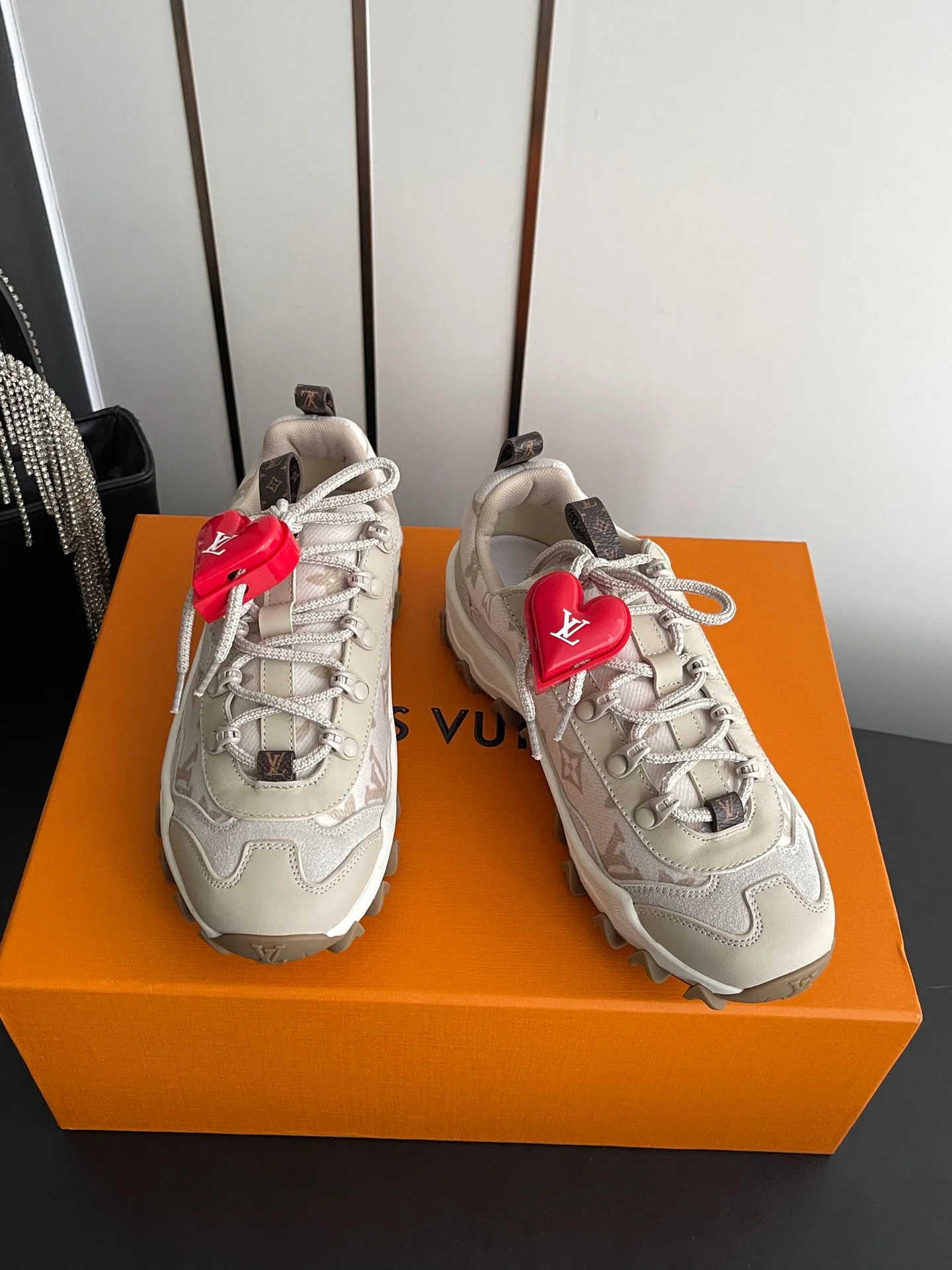 Кроссовки Женские Louis Vuitton 17554377