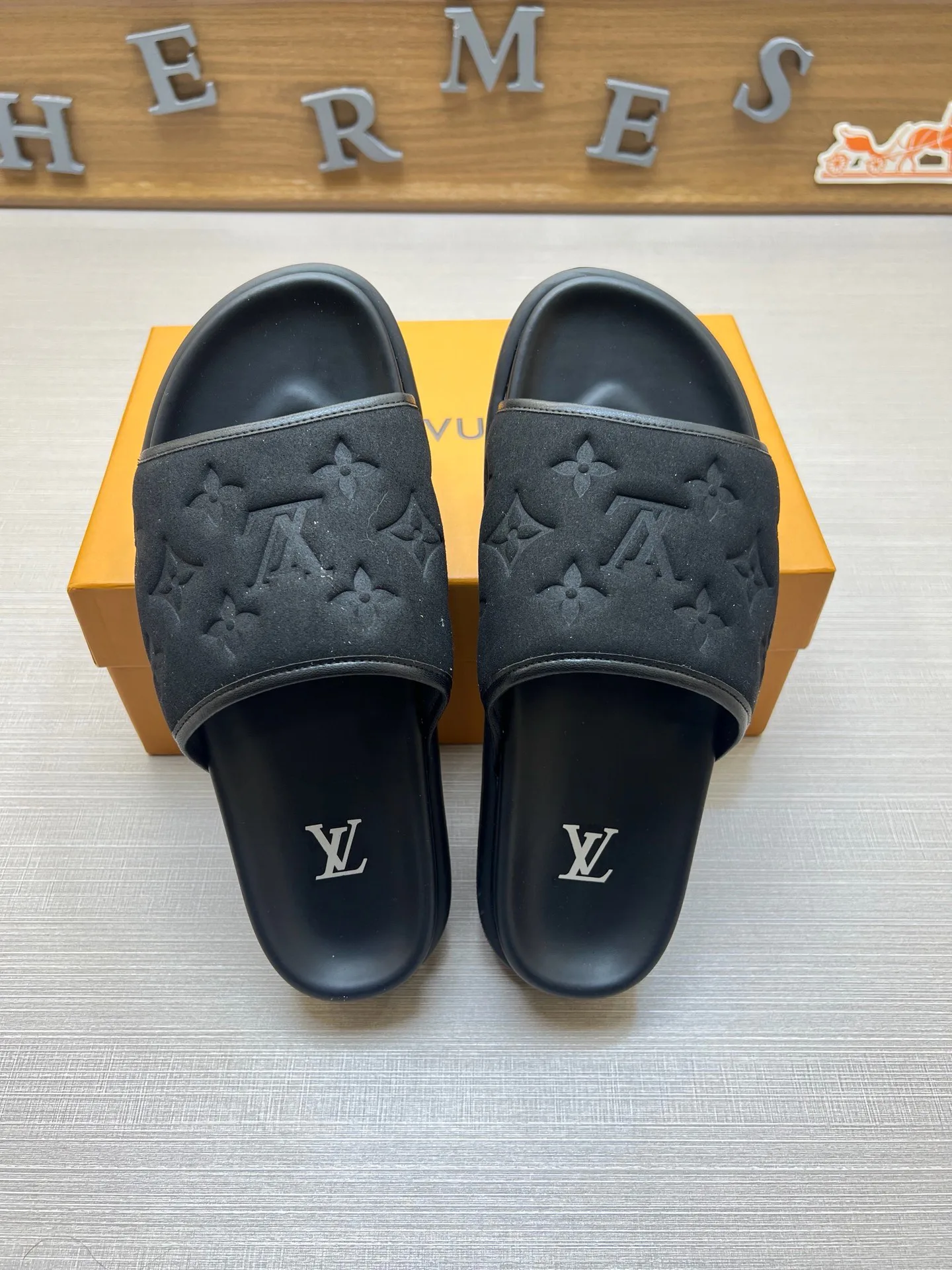Шлепанцы Женские Louis Vuitton 18011809