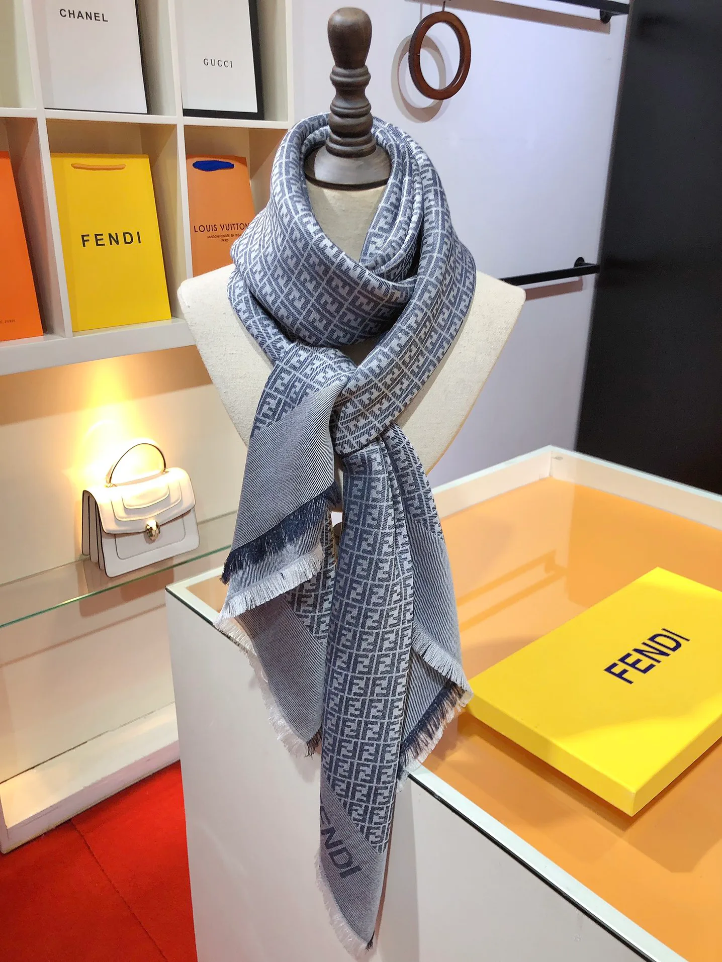 Шарфы Fendi 22757