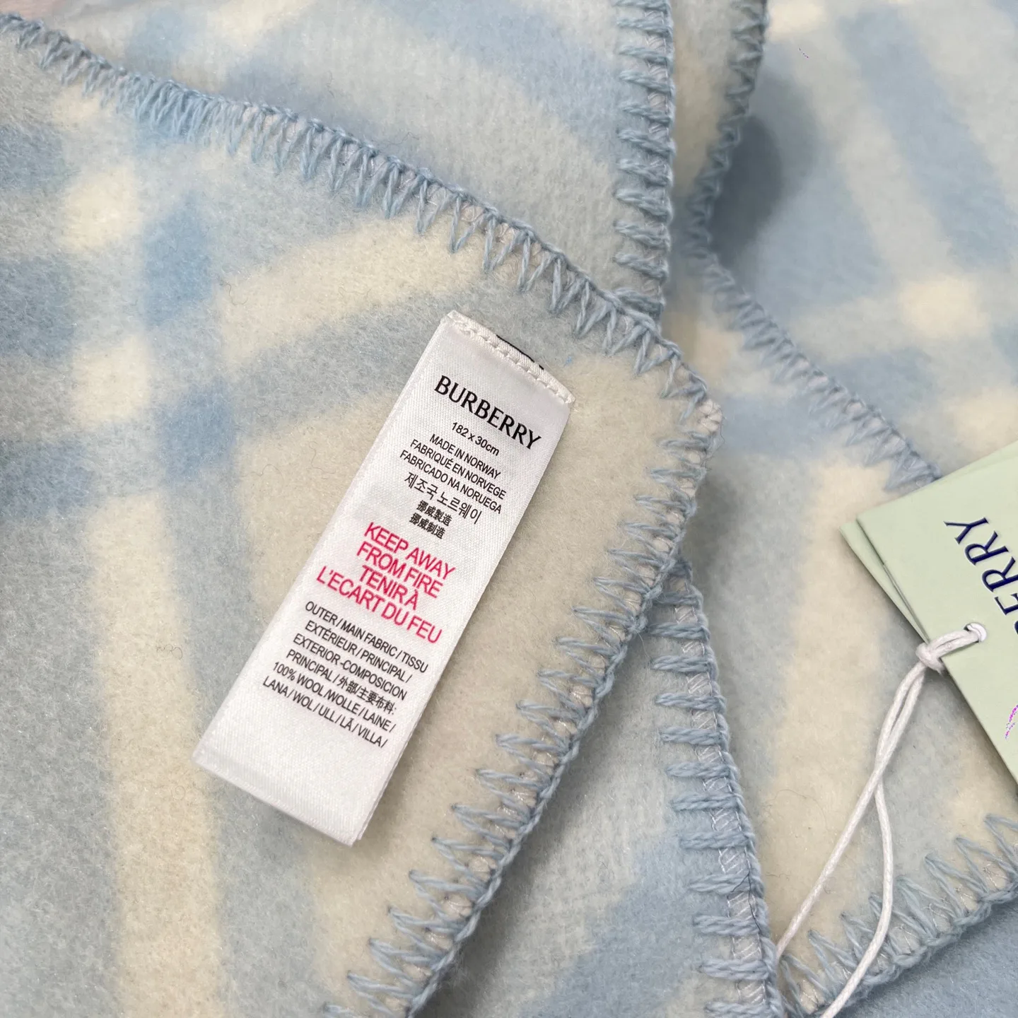 Шарфы Burberry 17945211