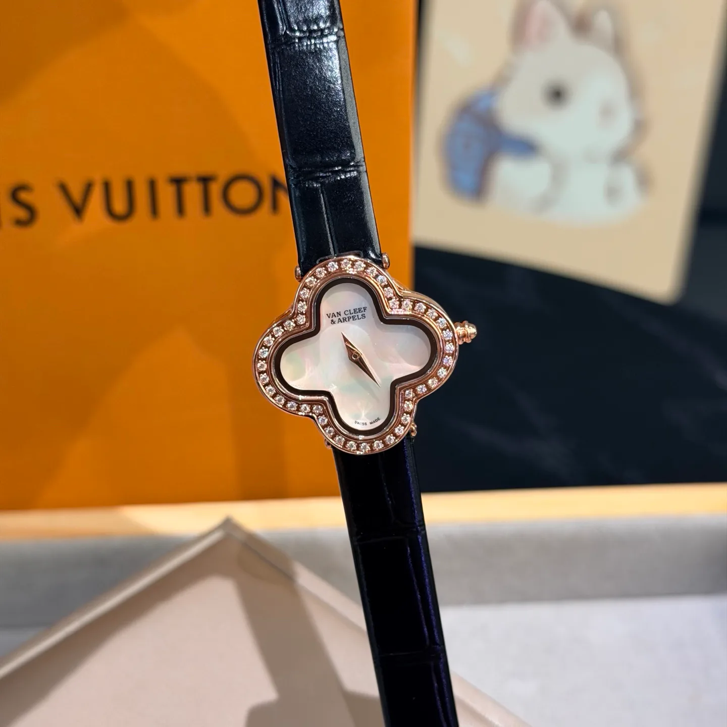 Часы Женские Van Cleef & Arpels 18362059
