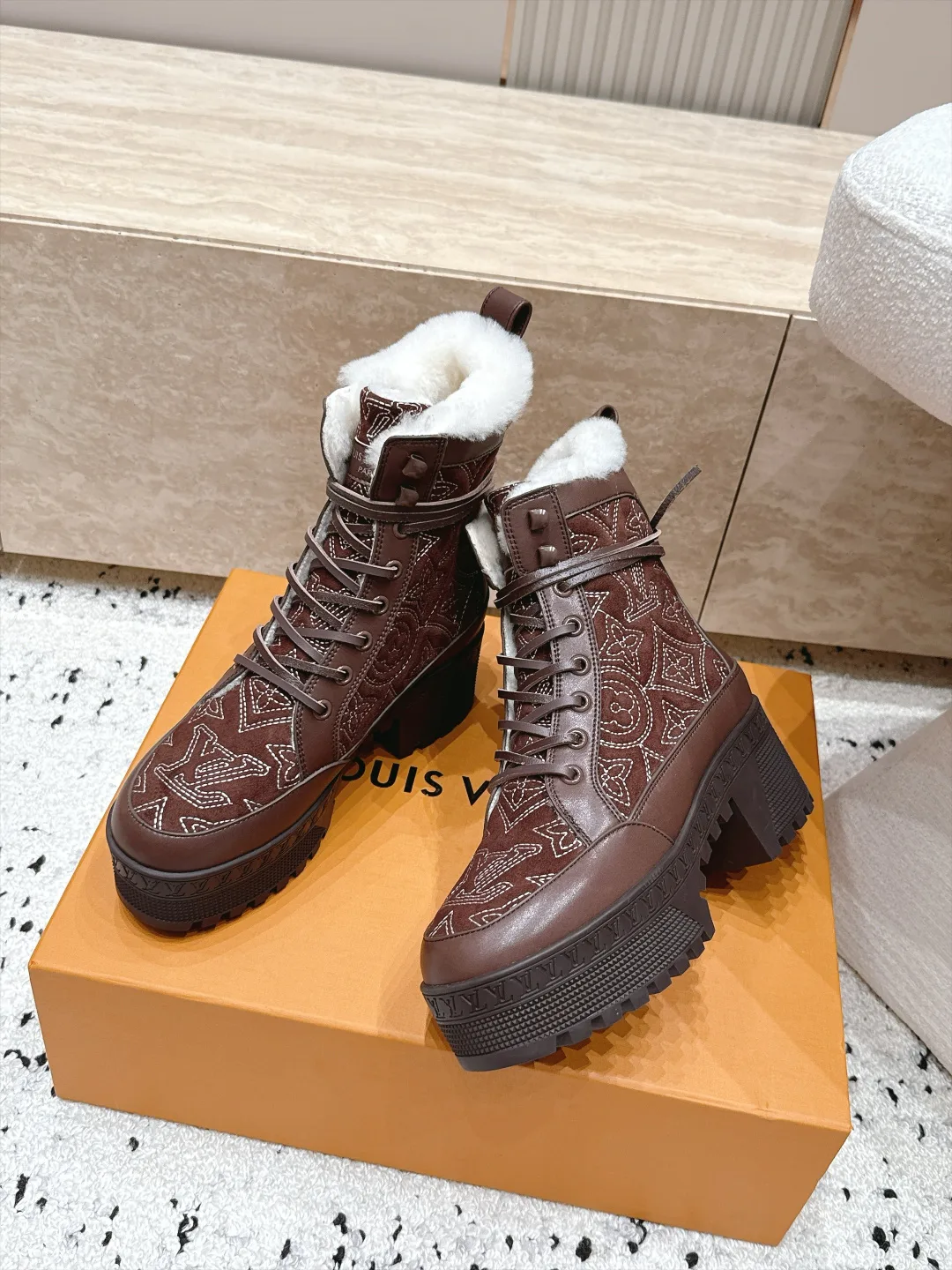 Ботинки Женские Louis Vuitton 18498030