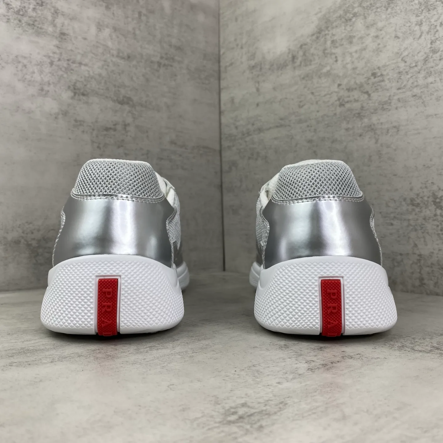 Кроссовки Женские Prada 17918704