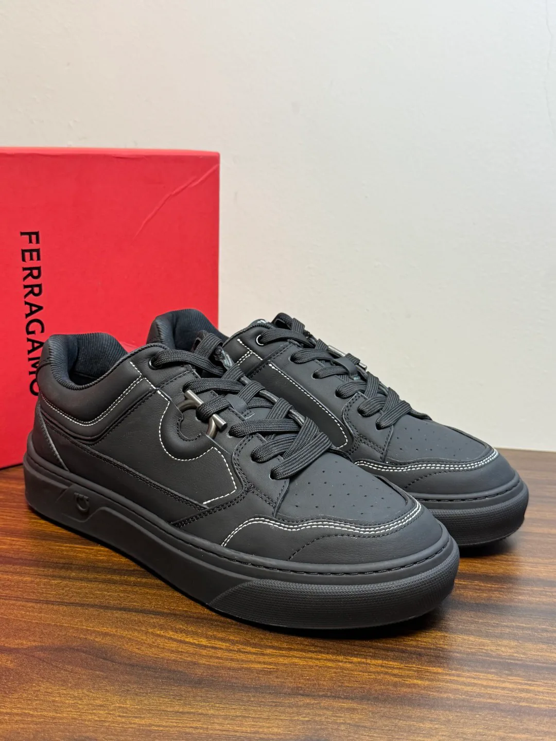 Кроссовки Мужские Salvatore Ferragamo 19623434
