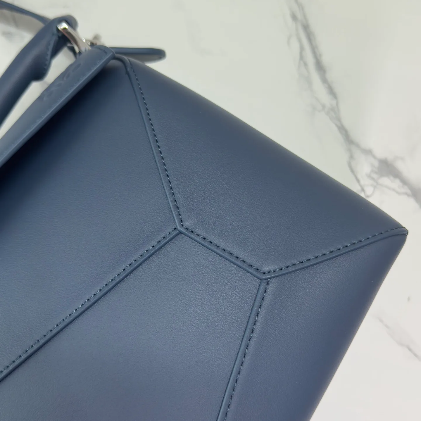 Классические Сумки Женские Loewe 18030370
