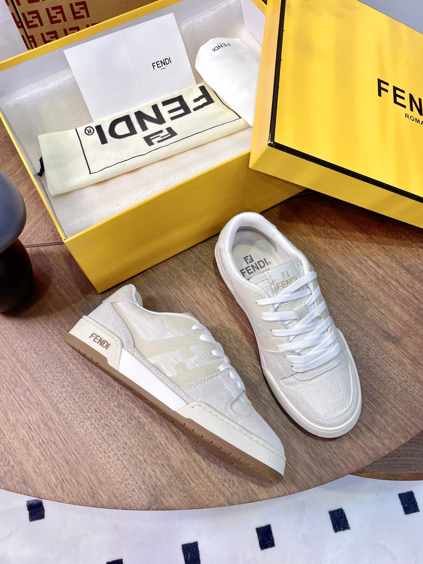 Кроссовки Женские Fendi 17957348